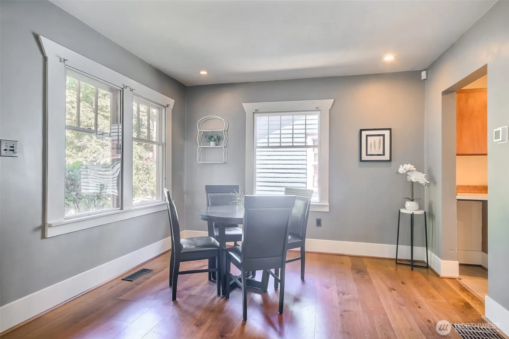 Property photo for 5618 35th Avenue Sw, Seattle photo 4