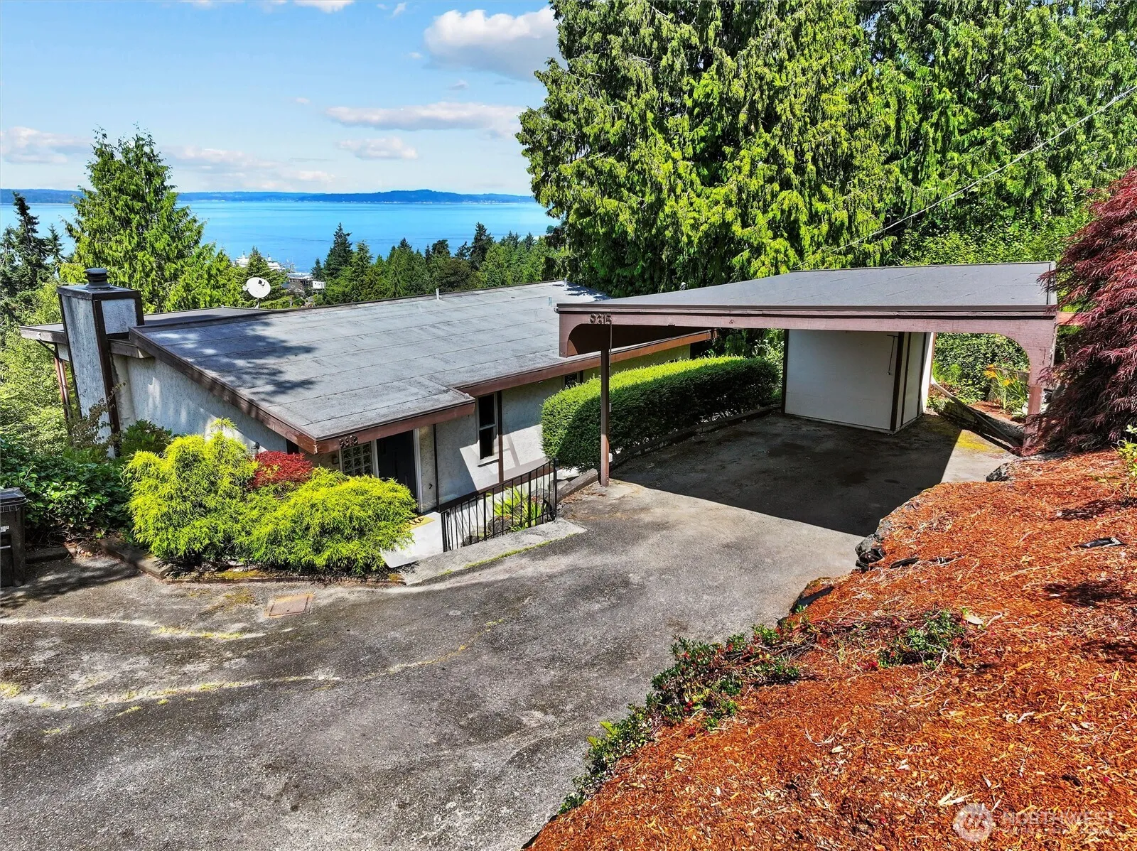 Property photo for 9315 California Avenue Sw, Seattle photo 3