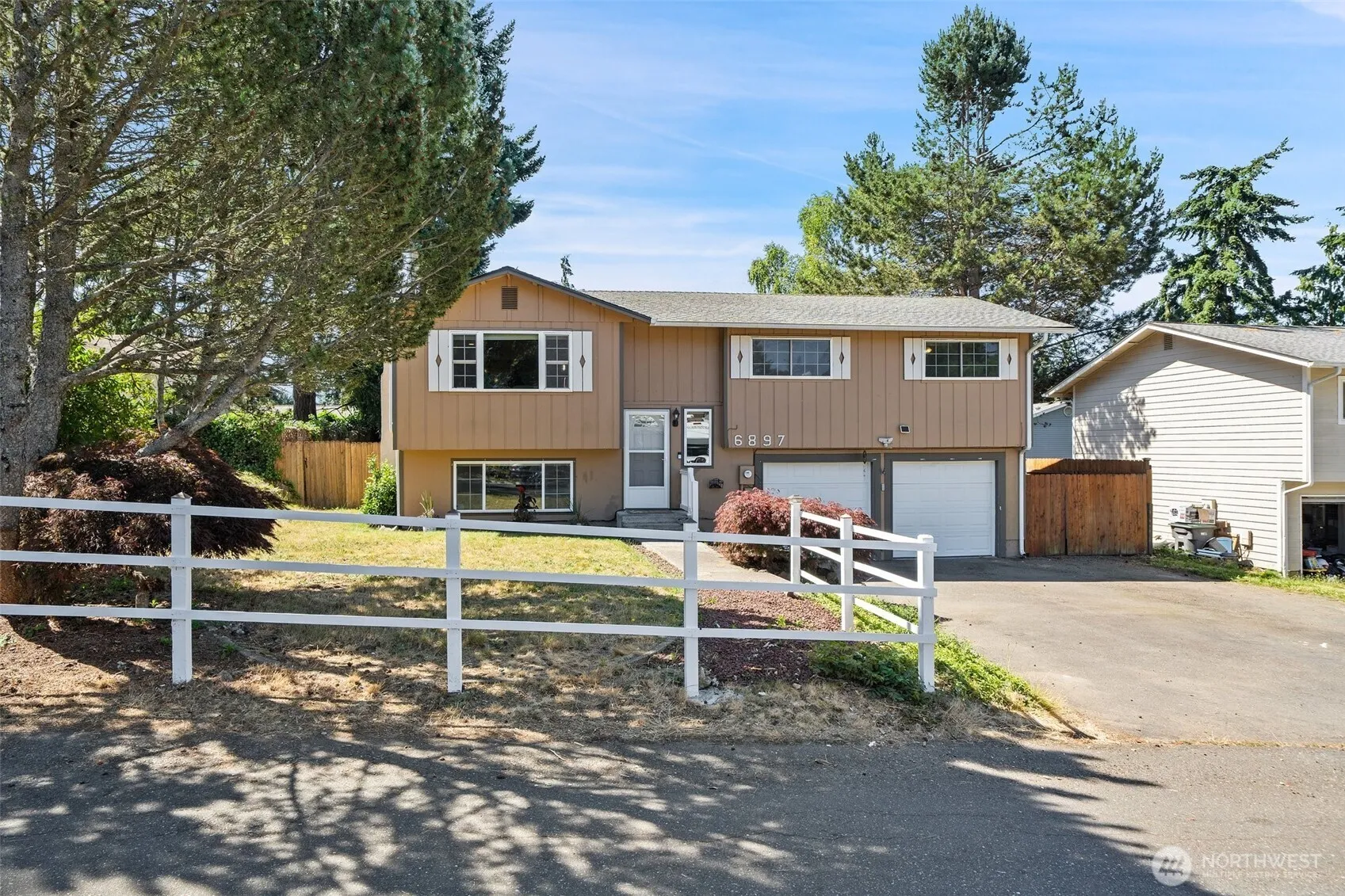 Property photo for 6897 Helena Drive Ne, Bremerton photo 2