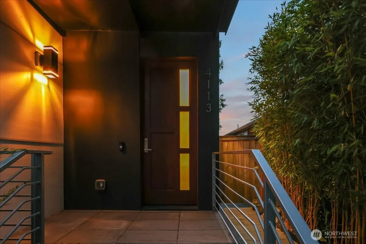 Property photo for 4113 Palatine Avenue N, Seattle photo 2