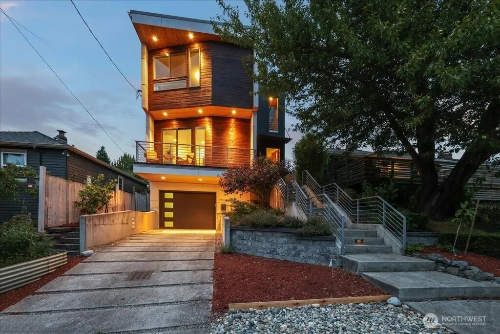 Property photo for 4113 Palatine Avenue N, Seattle