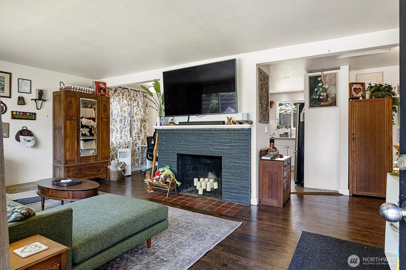 Property photo for 14047 Meridian Avenue N, Seattle photo 2