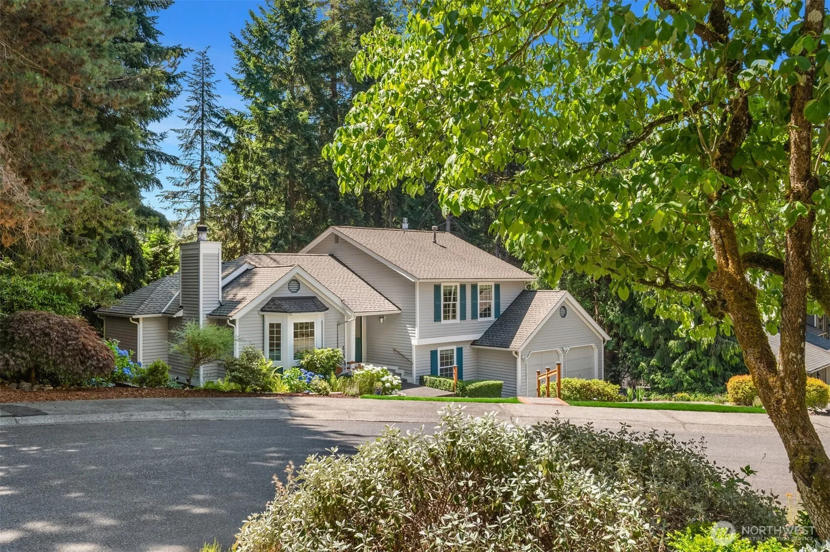 Property photo for 13297 Se 54th Place, Bellevue photo 2