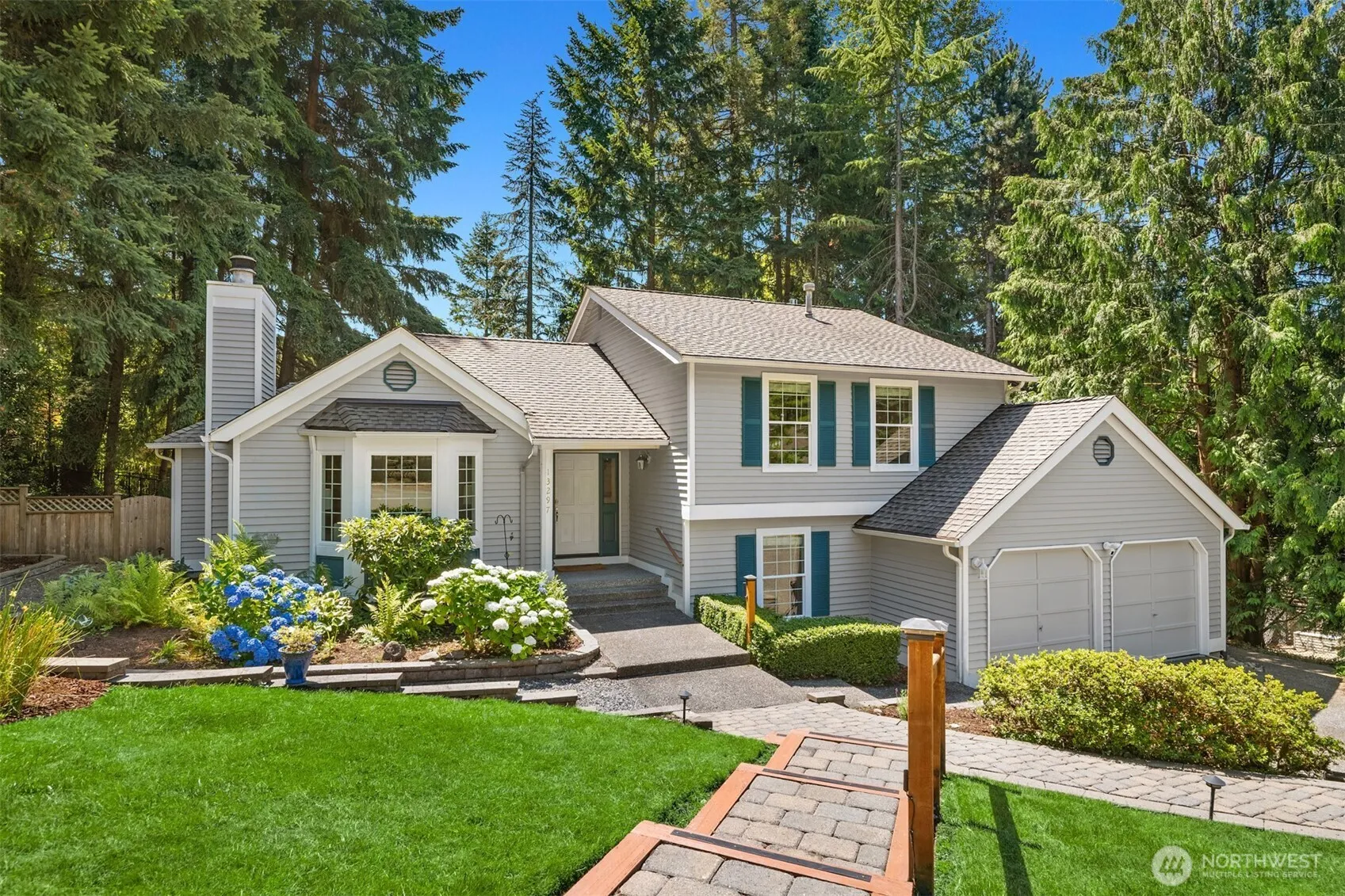 Property photo for 13297 Se 54th Place, Bellevue photo 3
