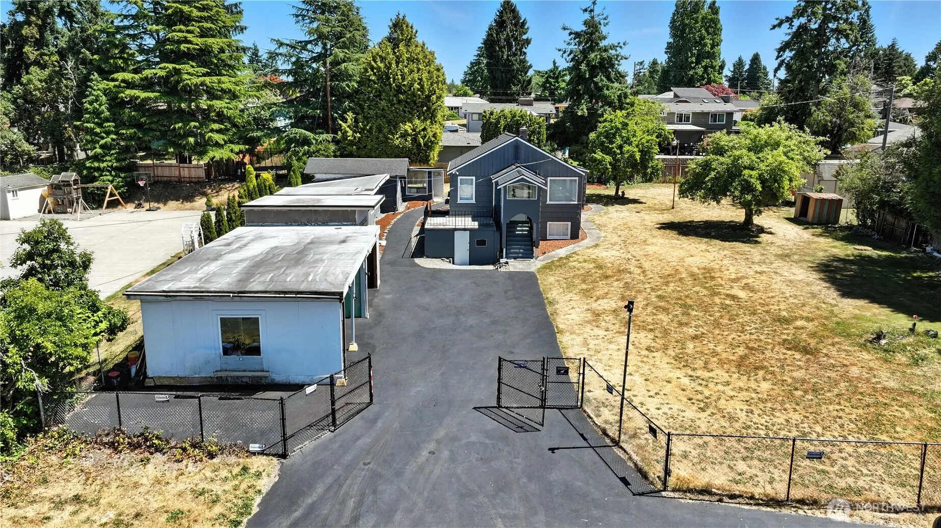 Property photo for 11908 10th Avenue Sw, Seattle photo 2