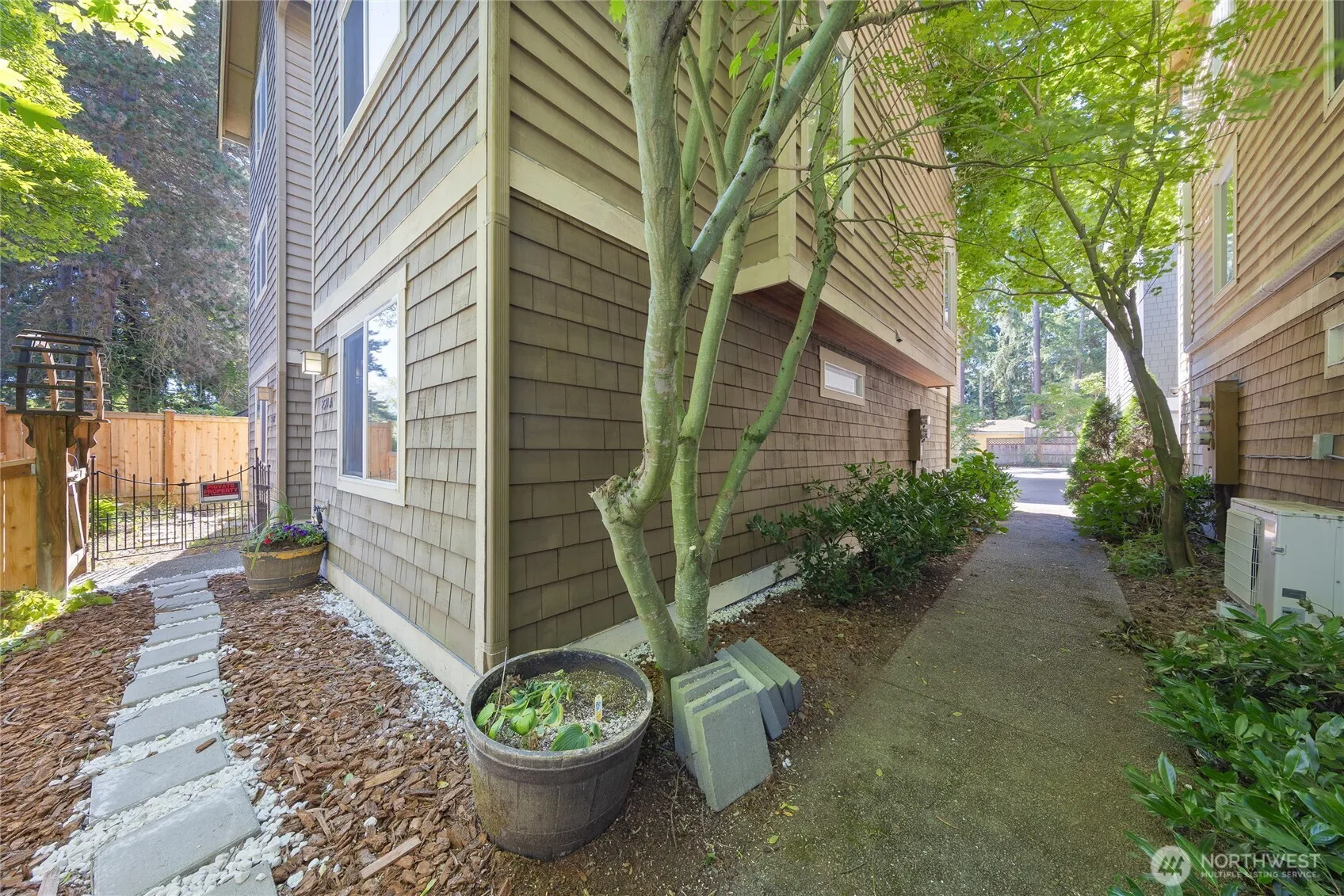 Property photo for 2511 Ne 125th St #a, Seattle photo 3