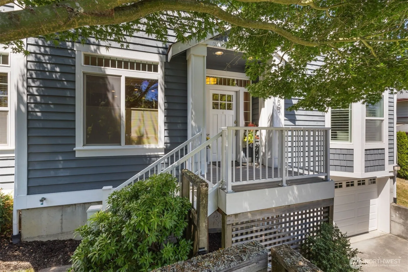 Property photo for 3055 49th Avenue Sw, Seattle photo 2