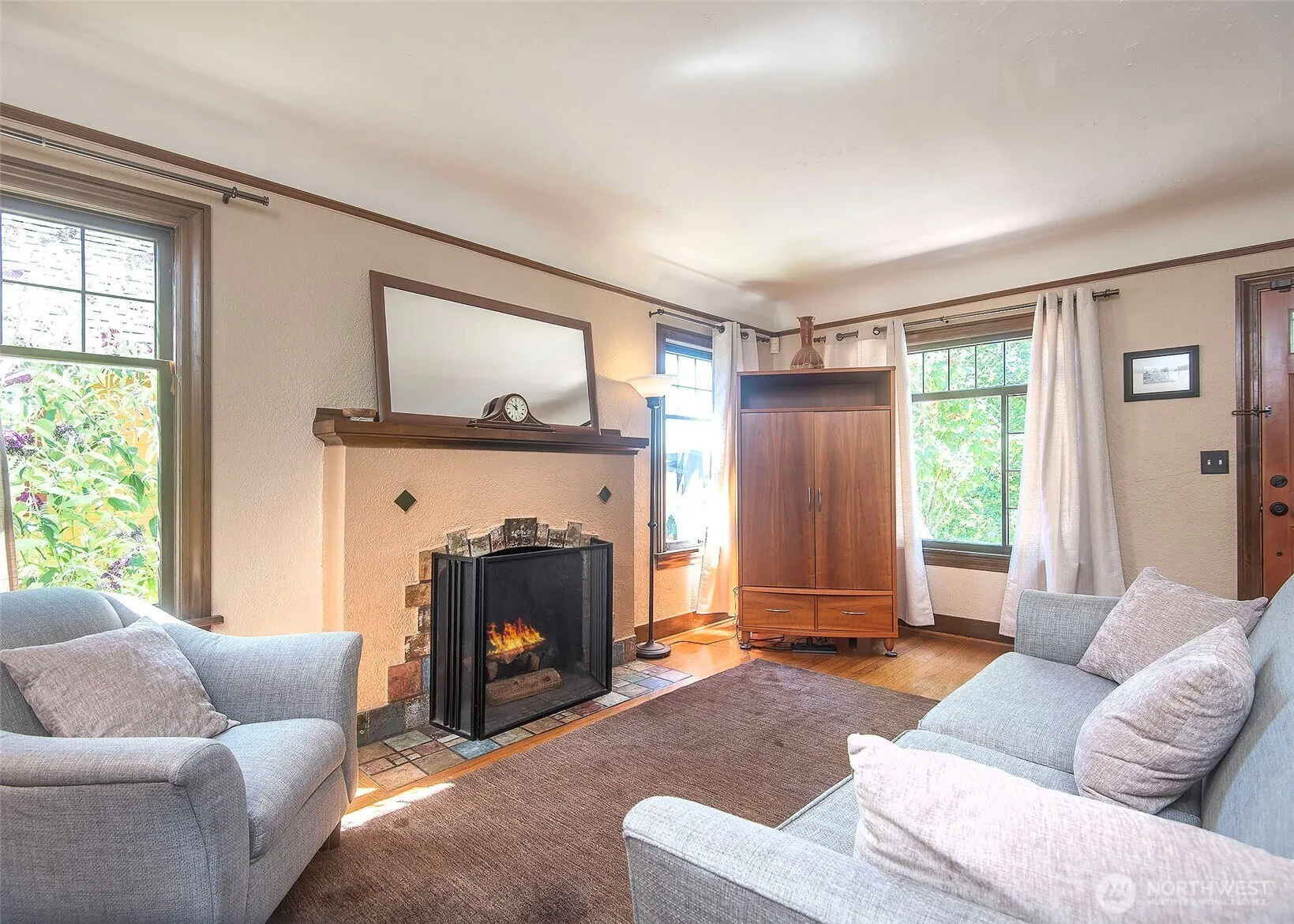 Property photo for 7534 Brooklyn Avenue Ne, Seattle photo 3