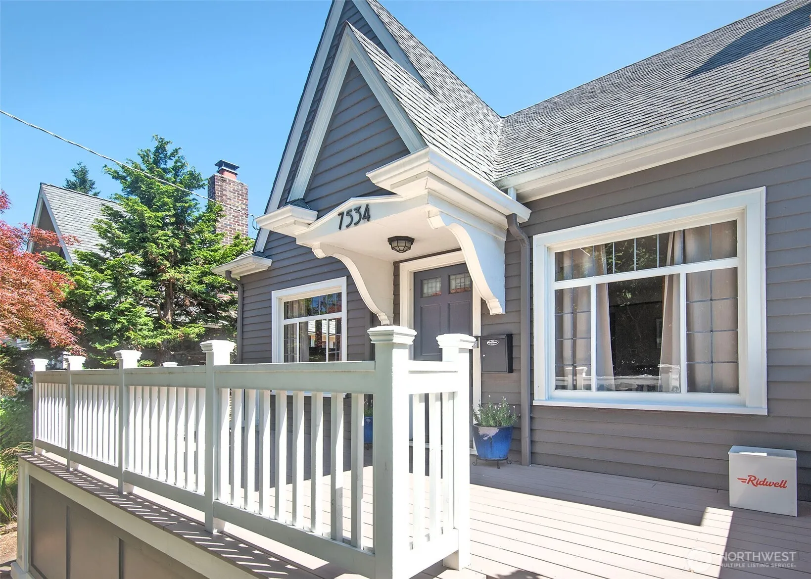 Property photo for 7534 Brooklyn Avenue Ne, Seattle photo 2