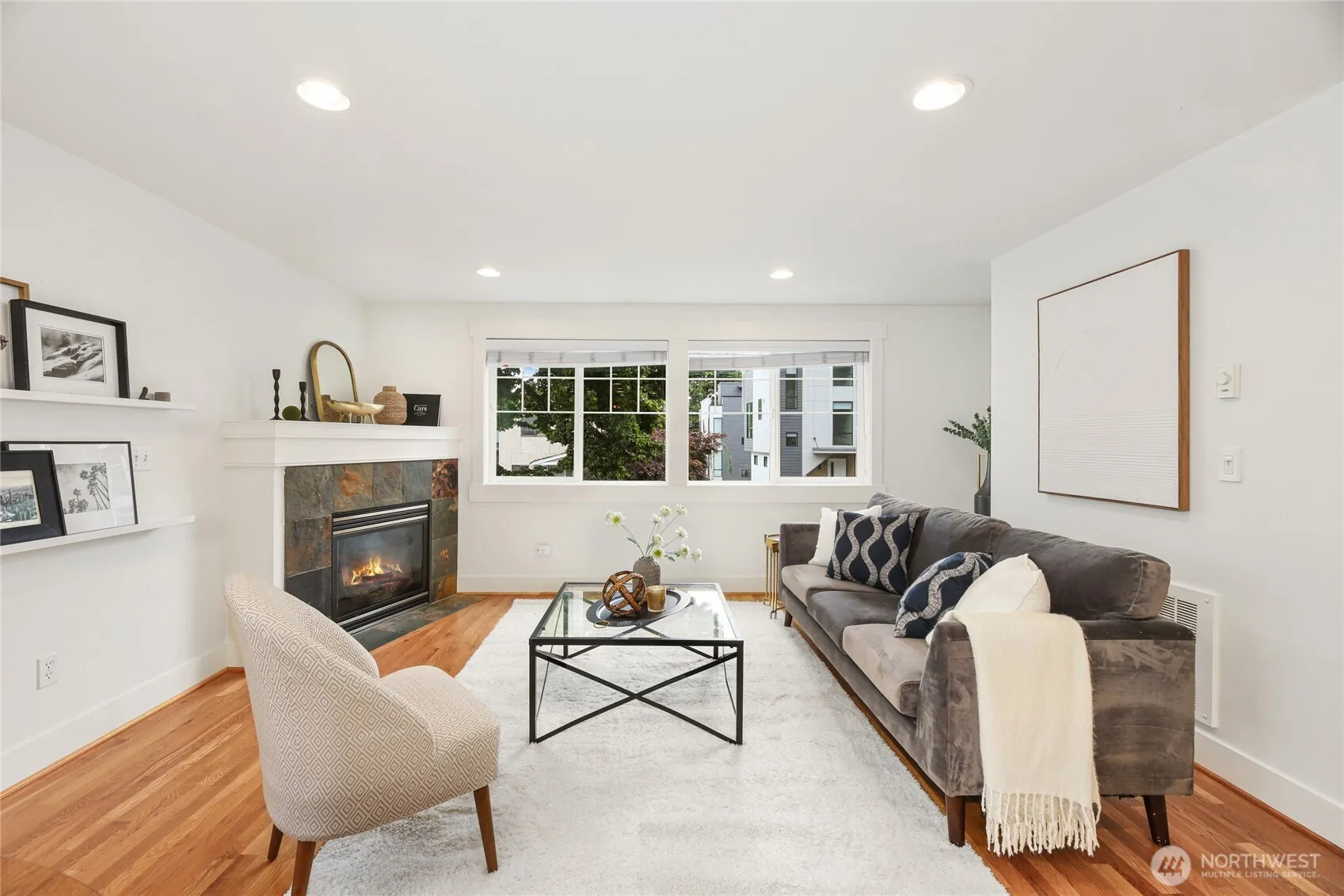 Property photo for 9217 Roosevelt Way Ne #b, Seattle photo 3