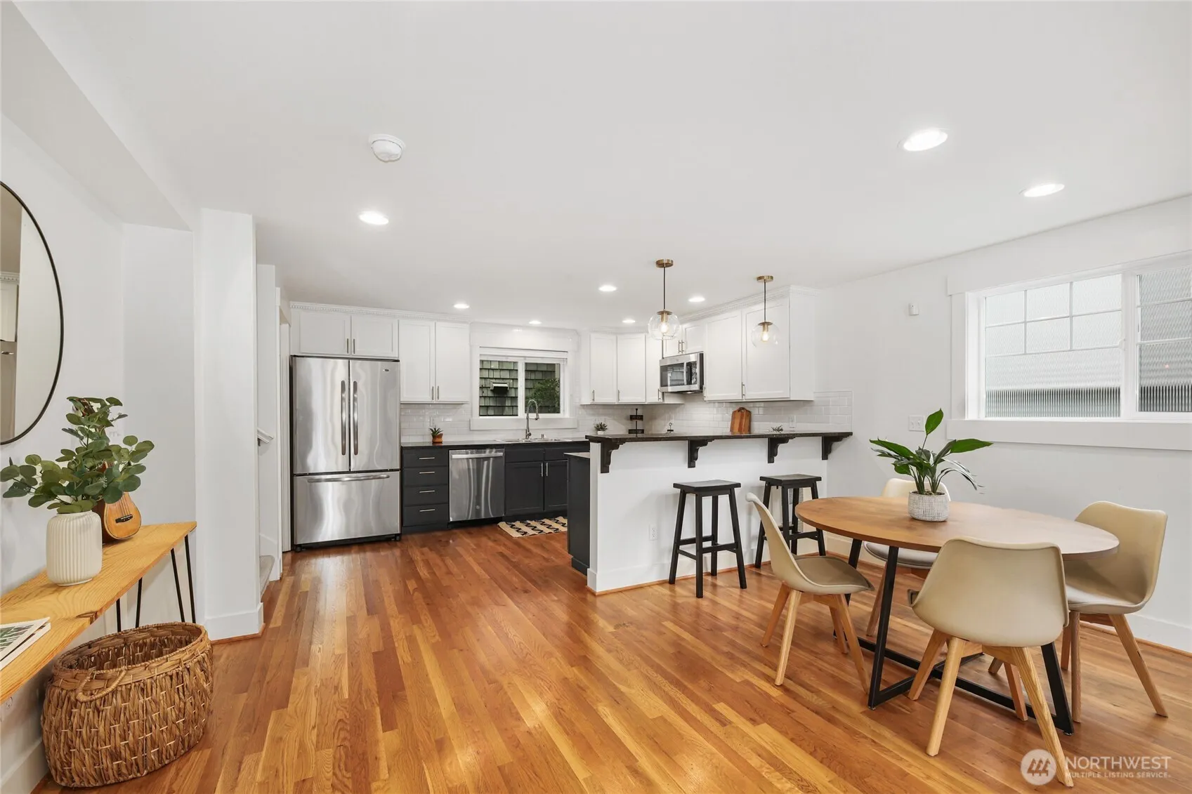 Property photo for 9217 Roosevelt Way Ne #b, Seattle photo 5