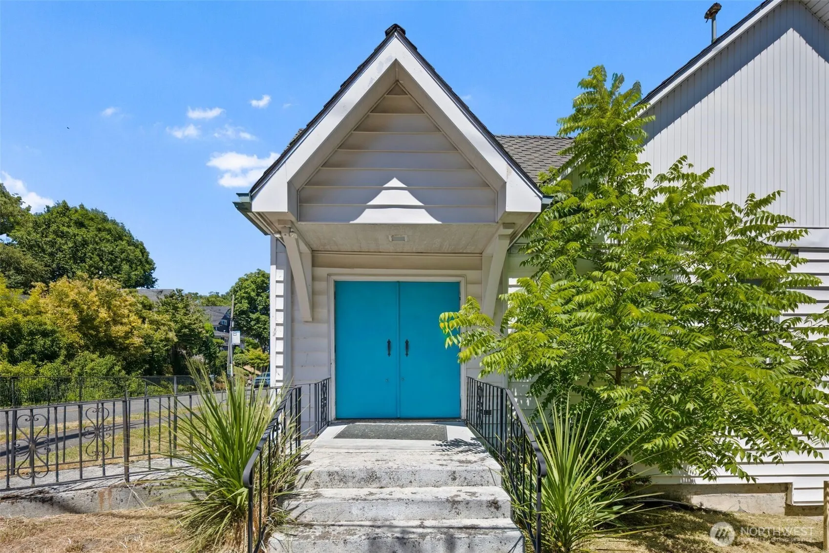 Property photo for 2116 W Dravus Street, Seattle photo 2