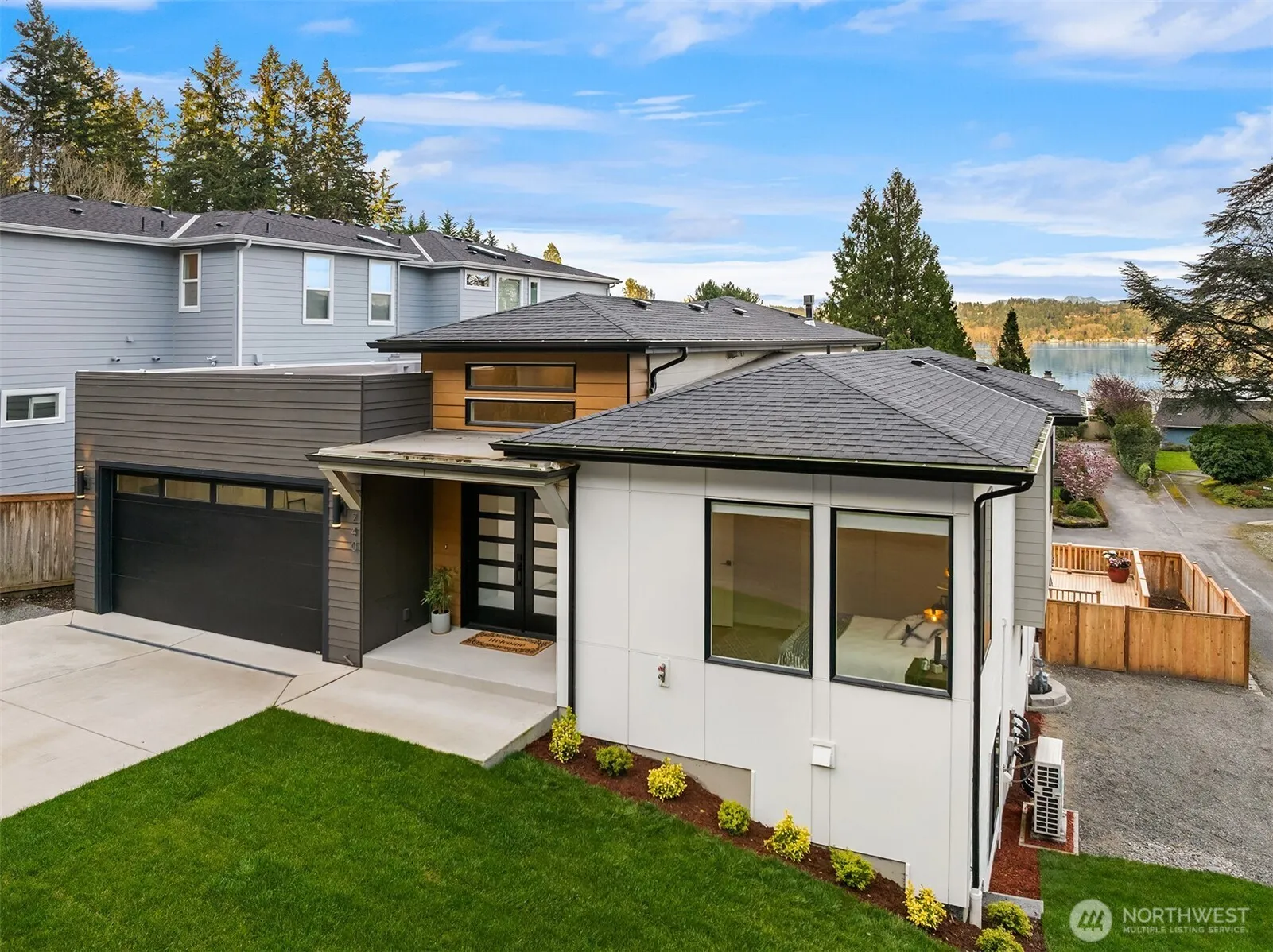 Property photo for 240 W Lake Sammamish Parkway Se, Bellevue