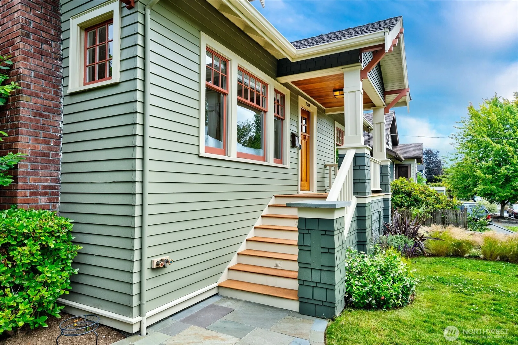 Property photo for 7016 Fremont Avenue N, Seattle photo 3