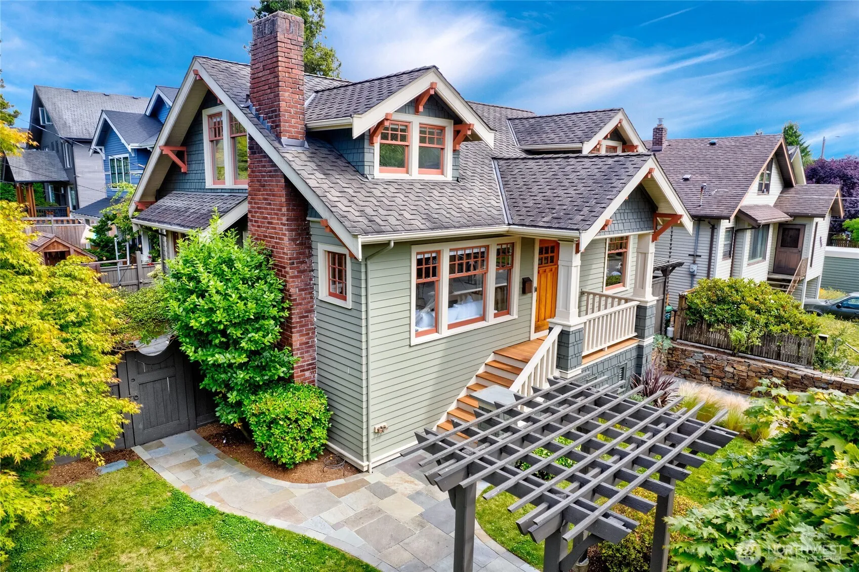 Property photo for 7016 Fremont Avenue N, Seattle photo 2