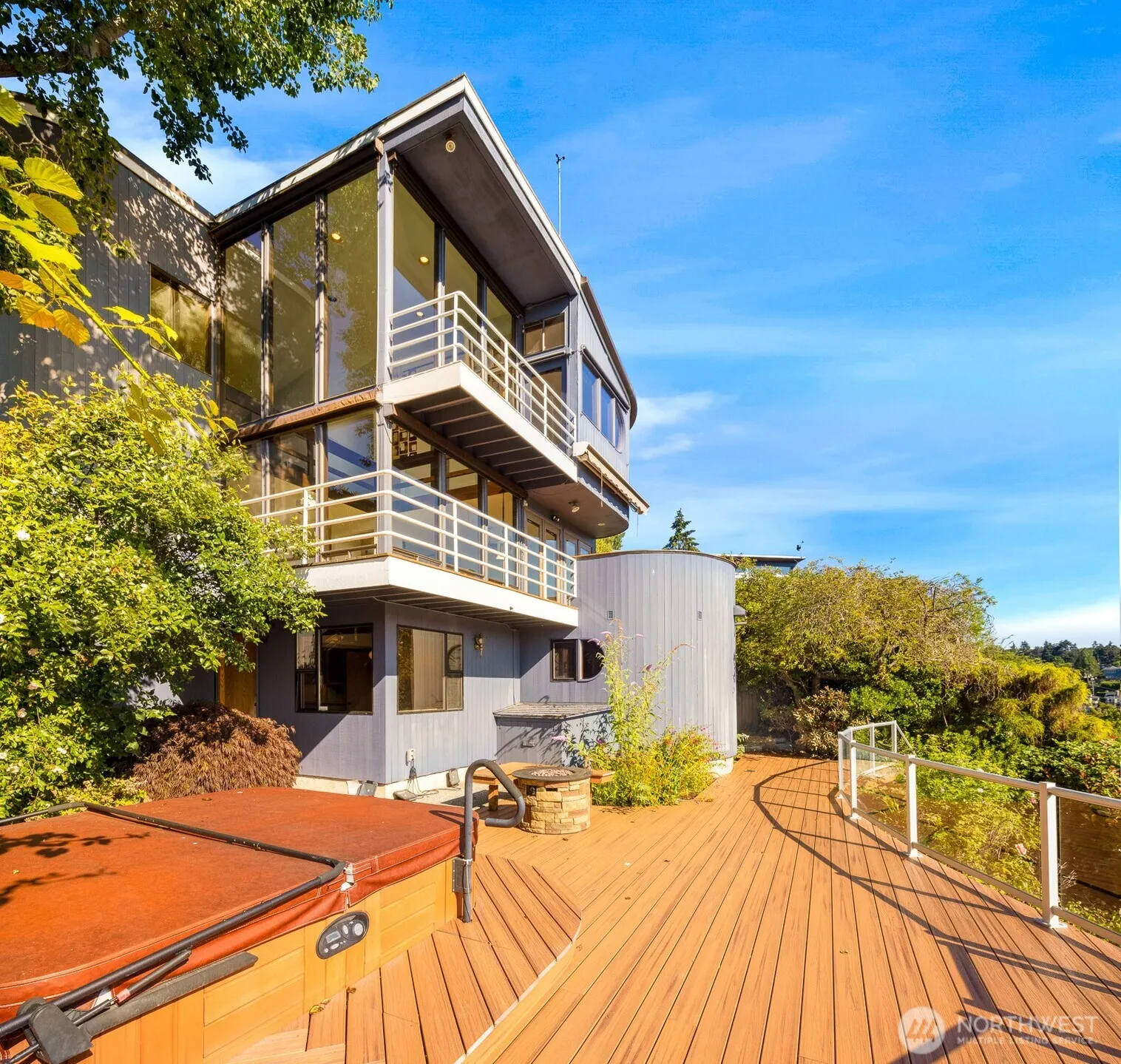 Property photo for 5618 Seaview Avenue Nw, Seattle photo 2