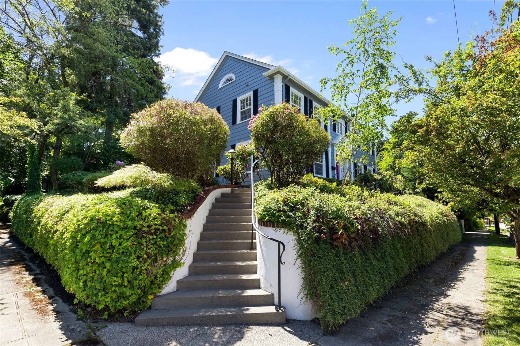 Property photo for 817 E Shelby Street, Seattle photo 2