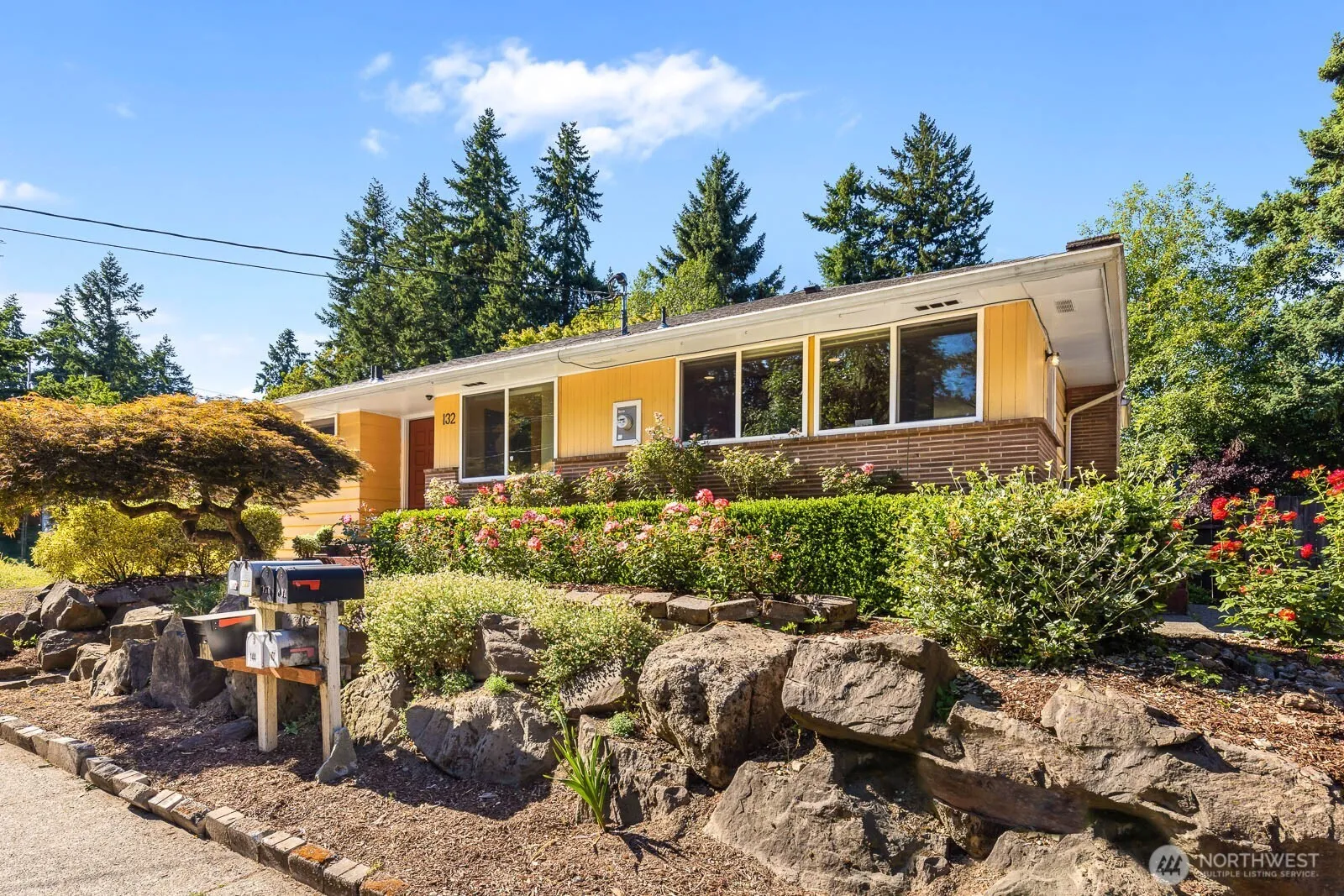 Property photo for 132 Ne 130th Street, Seattle photo 2