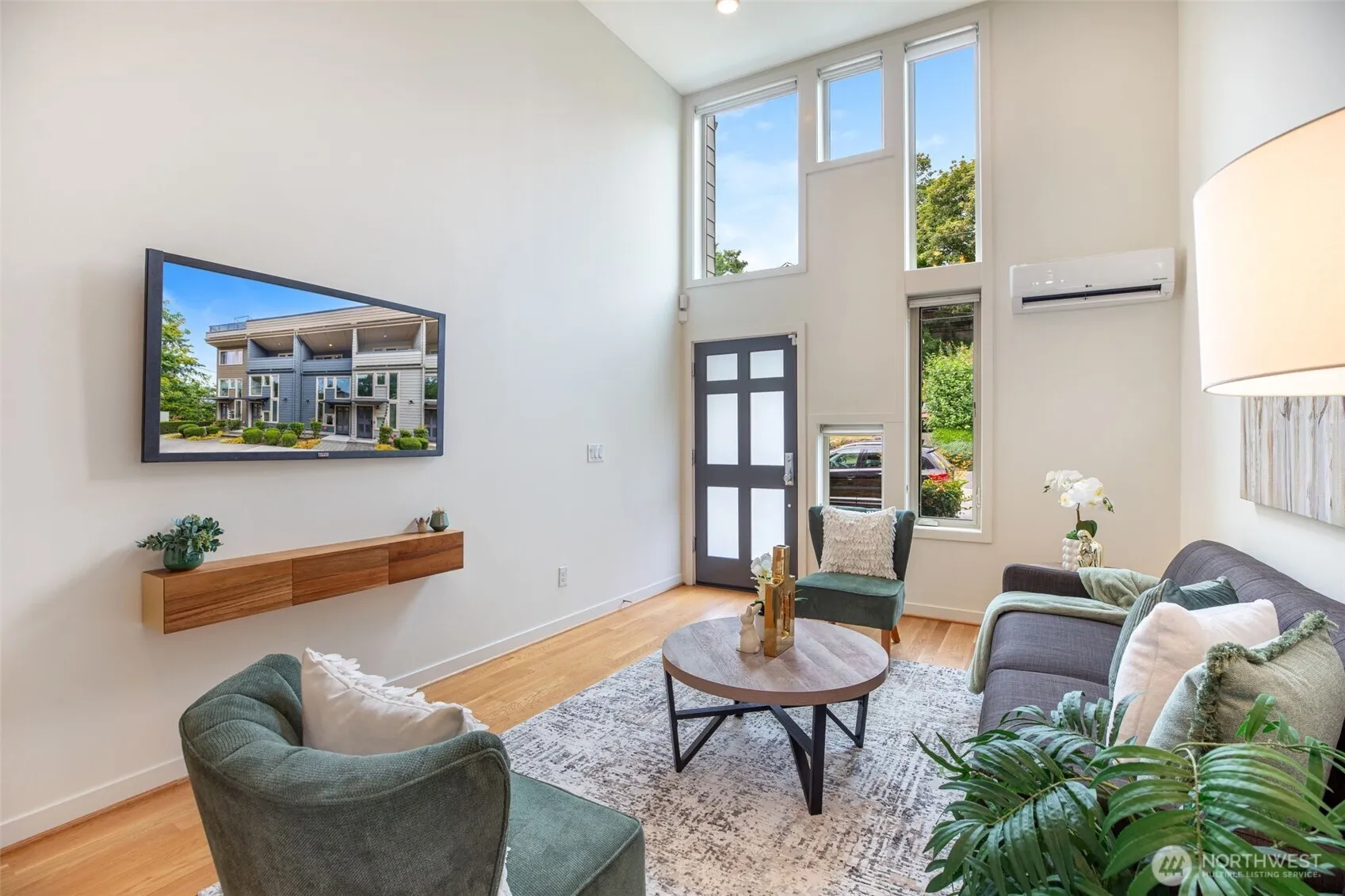 Property photo for 140 26 Avenue E, Seattle photo 3