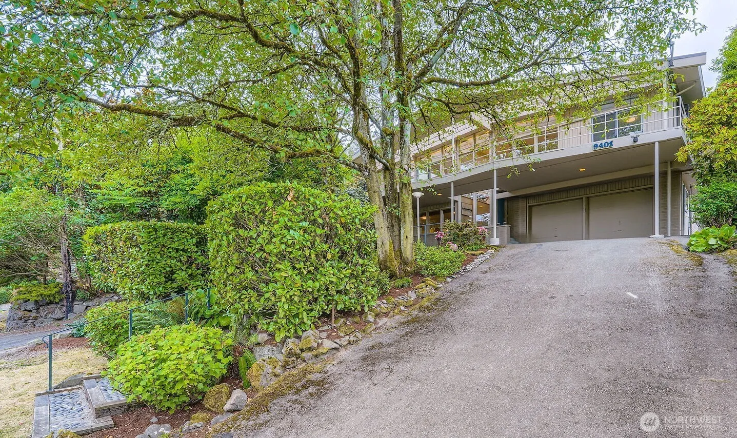 Property photo for 9401 45th Avenue Ne, Seattle photo 4
