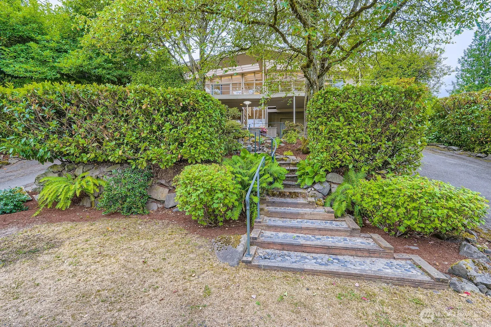Property photo for 9401 45th Avenue Ne, Seattle photo 2