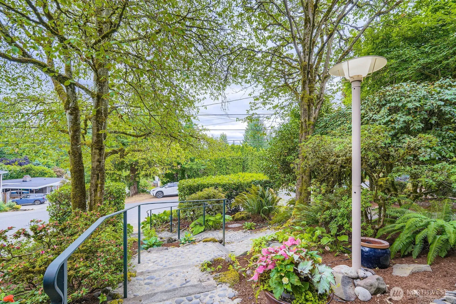 Property photo for 9401 45th Avenue Ne, Seattle photo 3