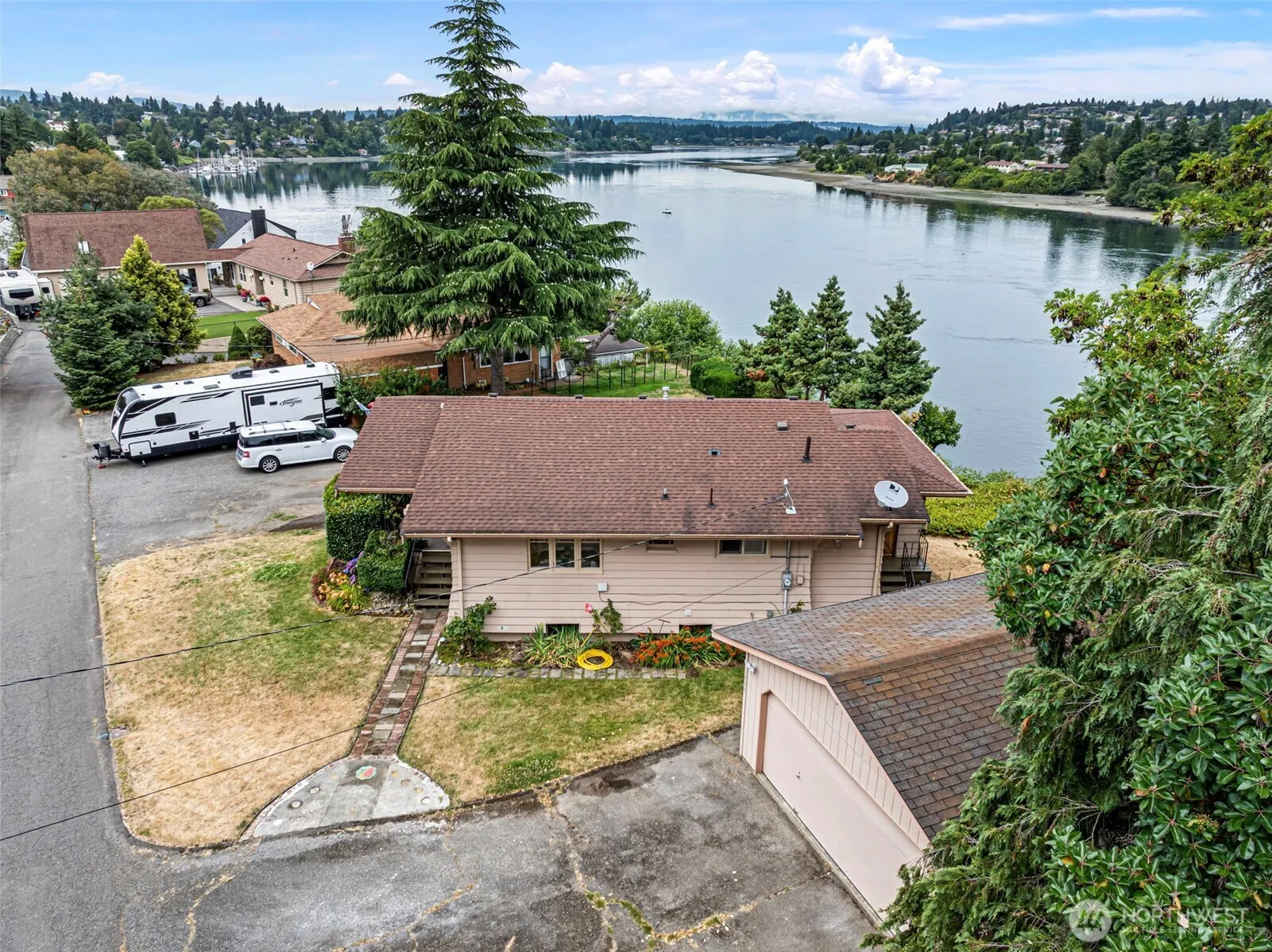 Property photo for 1000 Bridgeview Lane, Bremerton photo 4