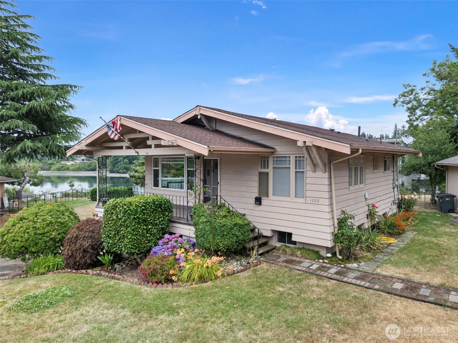 Property photo for 1000 Bridgeview Lane, Bremerton photo 2