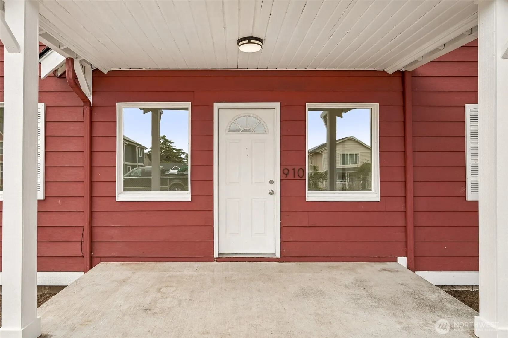 Property photo for 910 E 60th Street, Tacoma photo 2