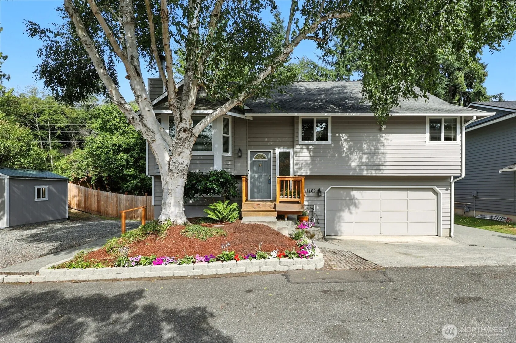 Property photo for 1402 51st Place Sw, Everett photo 2