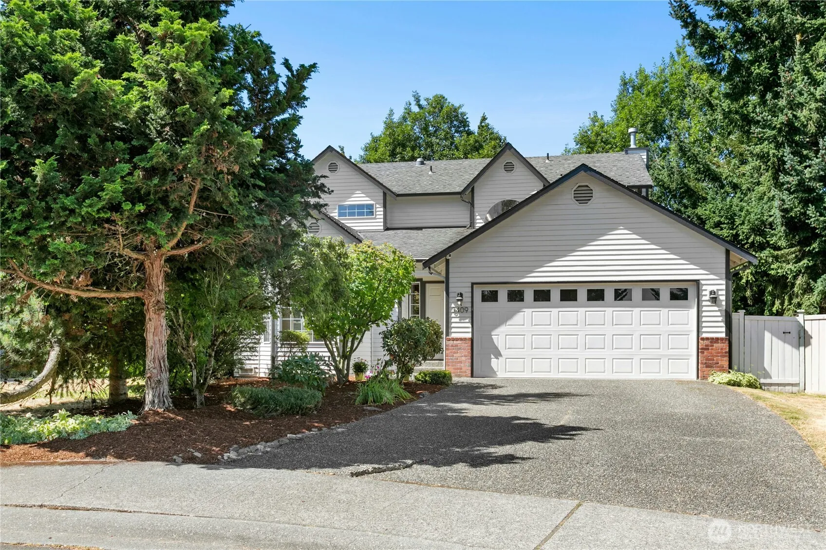 Property photo for 8409 Ne 129th Place, Kirkland photo 2