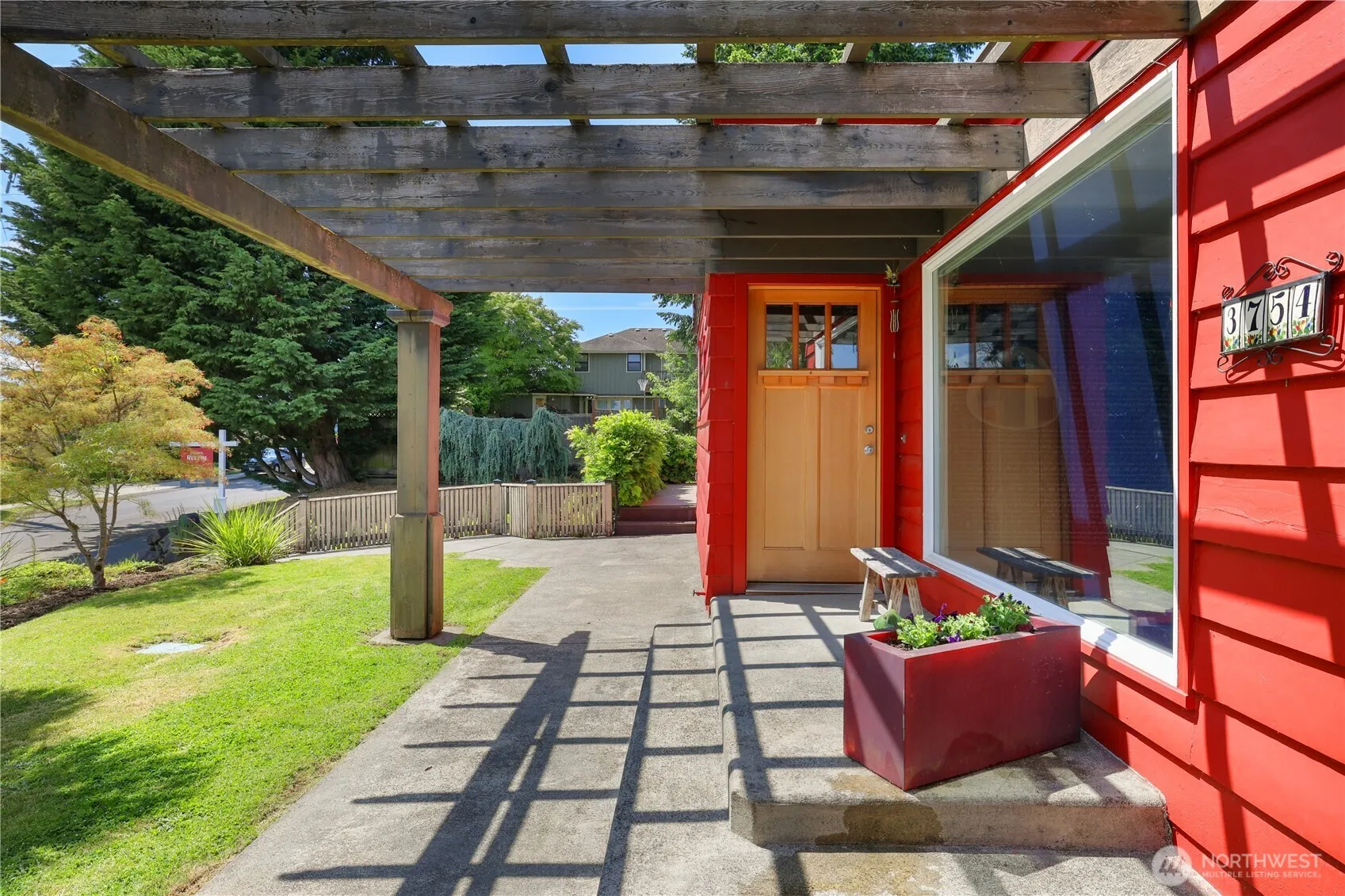 Property photo for 3754 Sw 107th Street, Seattle