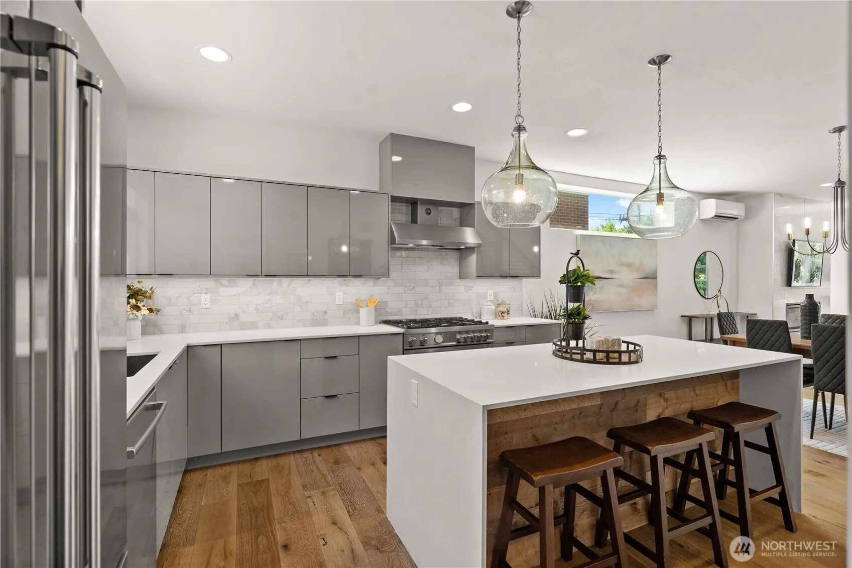 Property photo for 1504 1st Avenue N, Seattle photo 5