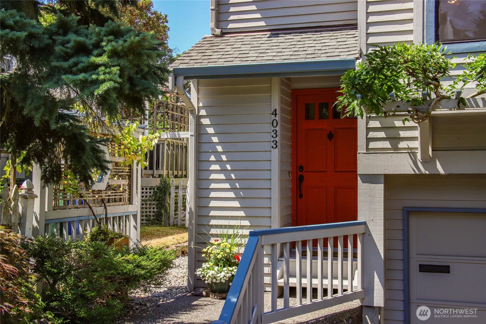 Property photo for 4033 55th Avenue Sw, Seattle photo 2