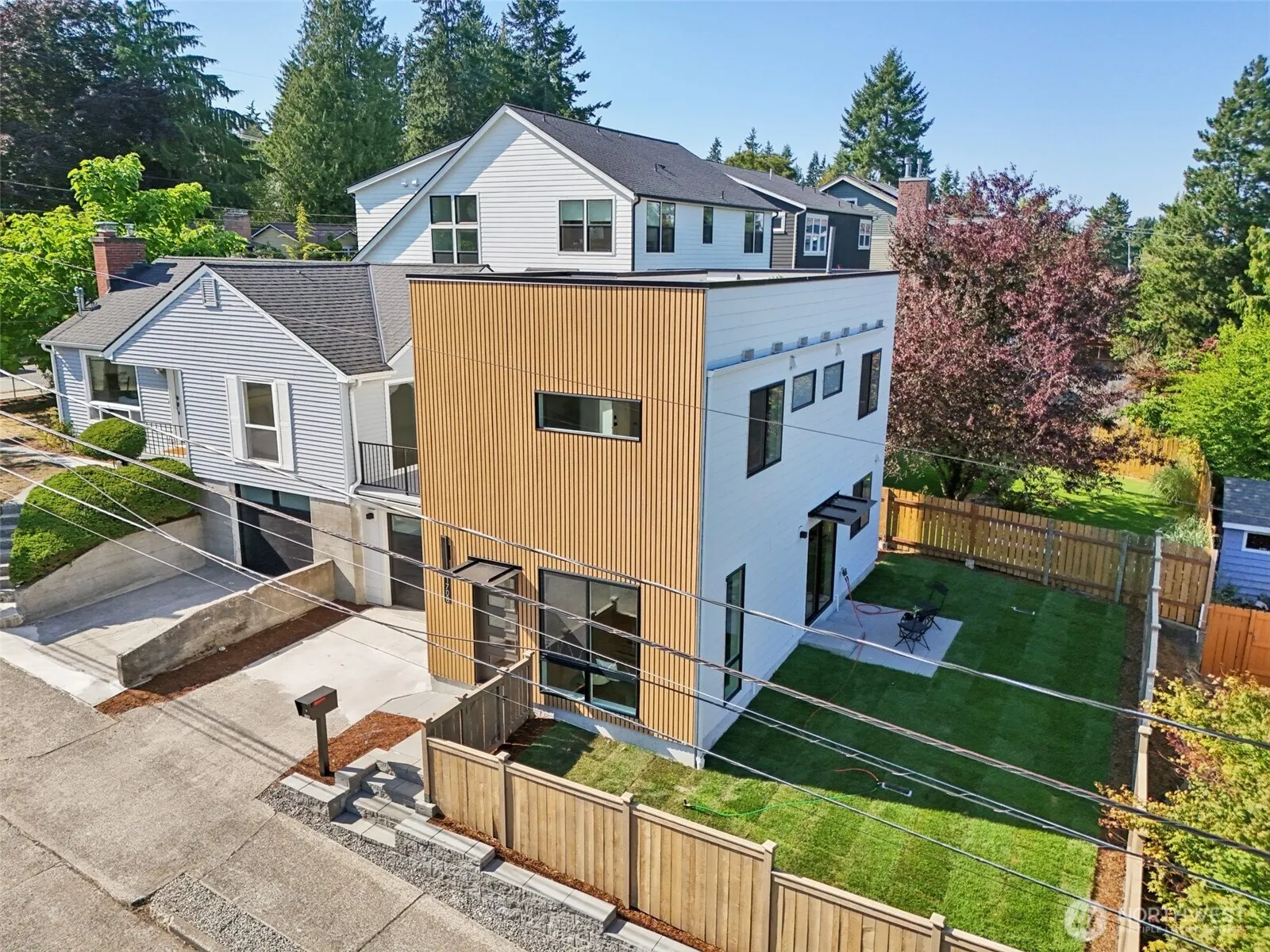 Property photo for 1708 Ne 89th Street, Seattle photo 2