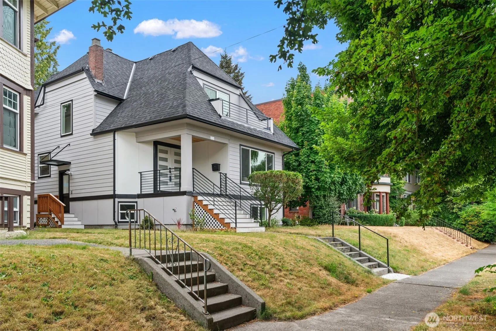 Property photo for 321 17th Avenue E, Seattle photo 2