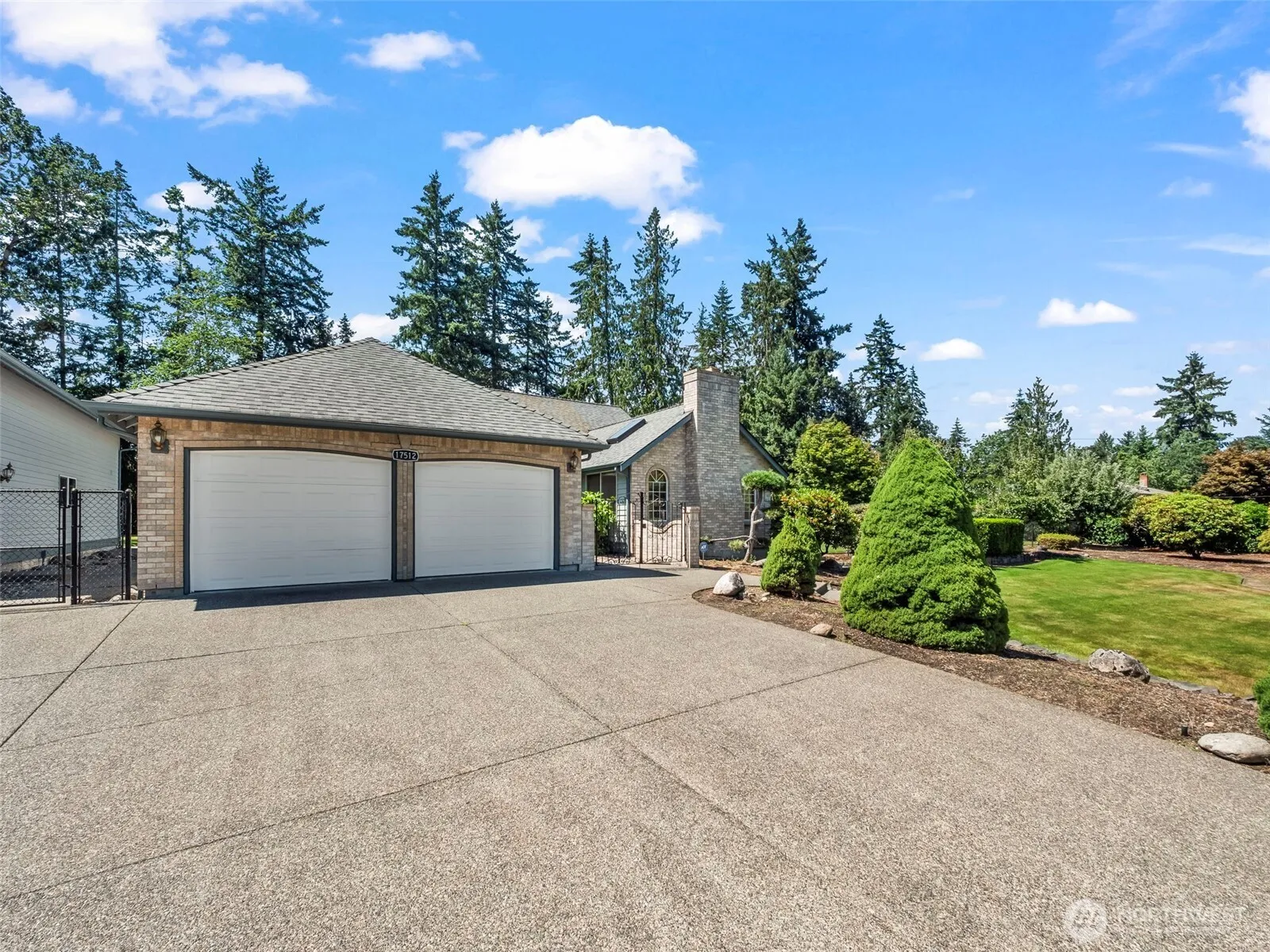 Property photo for 17512 Waller Road E, Tacoma photo 2
