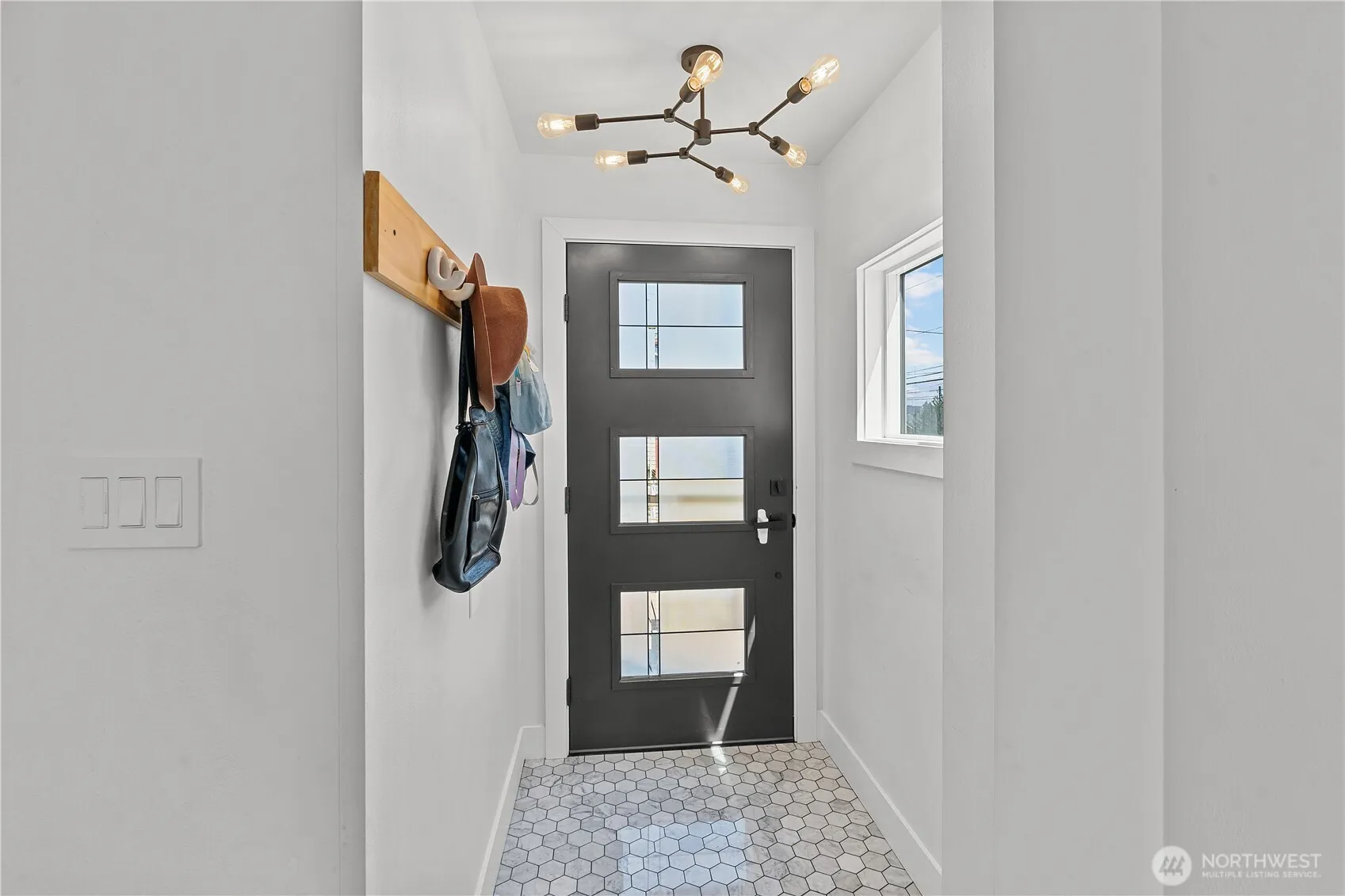 Property photo for 3717 35th Avenue Sw, Seattle photo 4