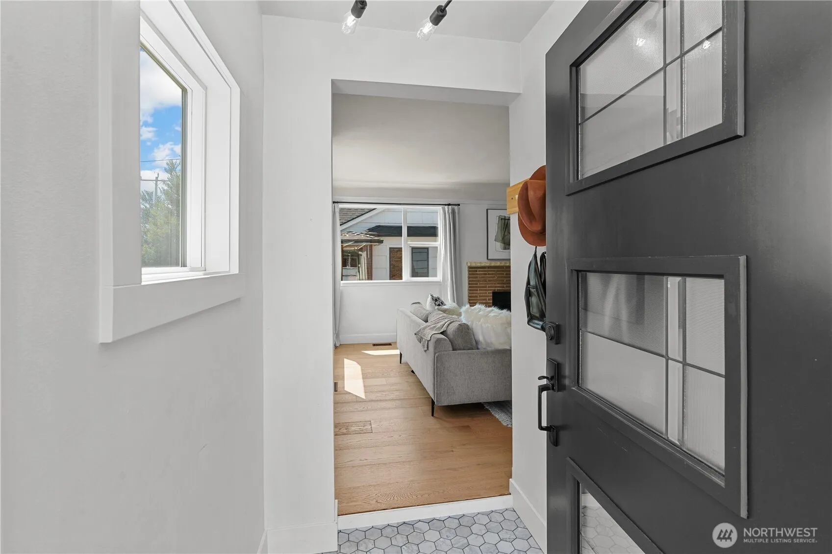 Property photo for 3717 35th Avenue Sw, Seattle photo 3