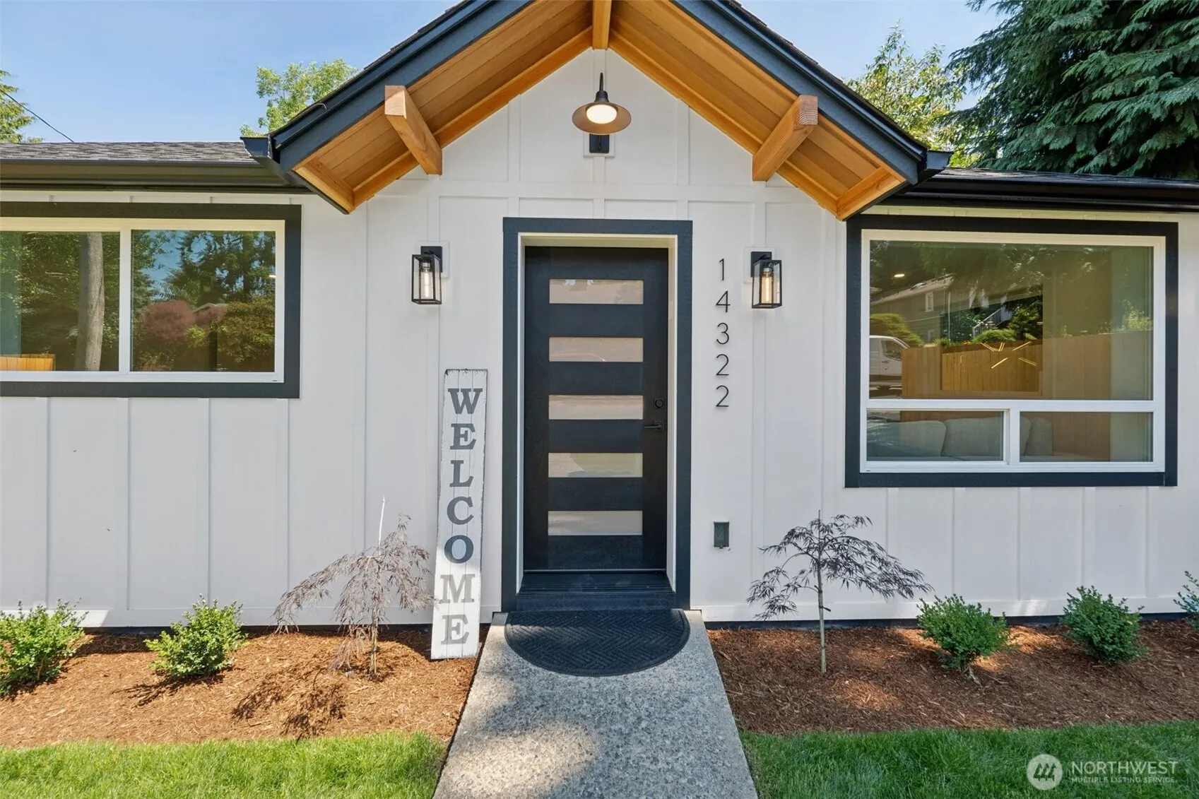 Property photo for 14322 Burke Avenue N, Seattle photo 3