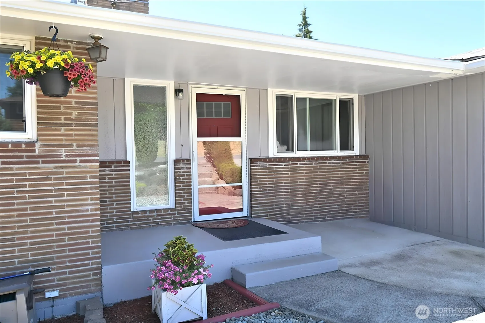 Property photo for 9417 S 38th Street, Seattle photo 2
