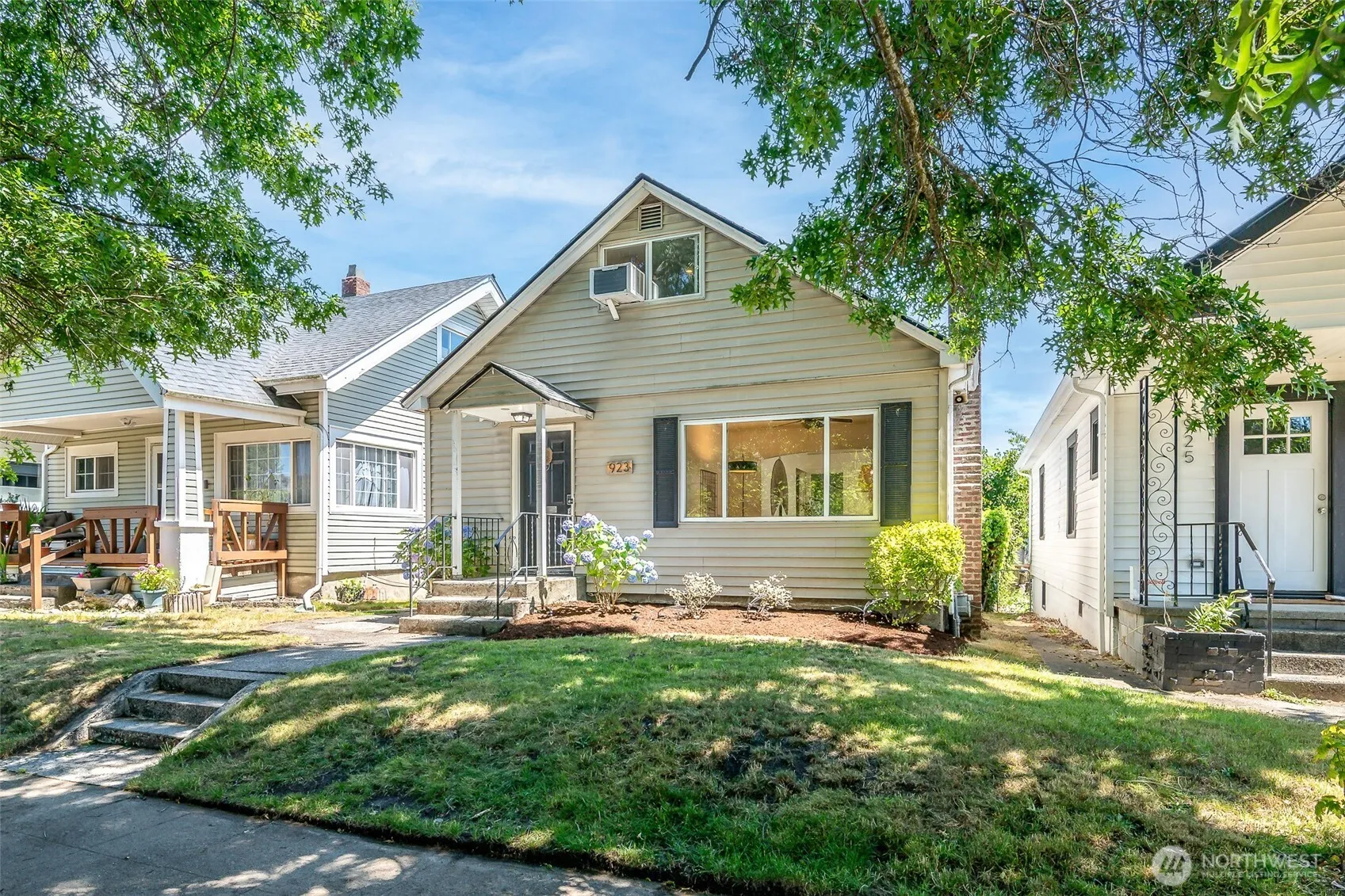 Property photo for 923 S Grant Avenue, Tacoma