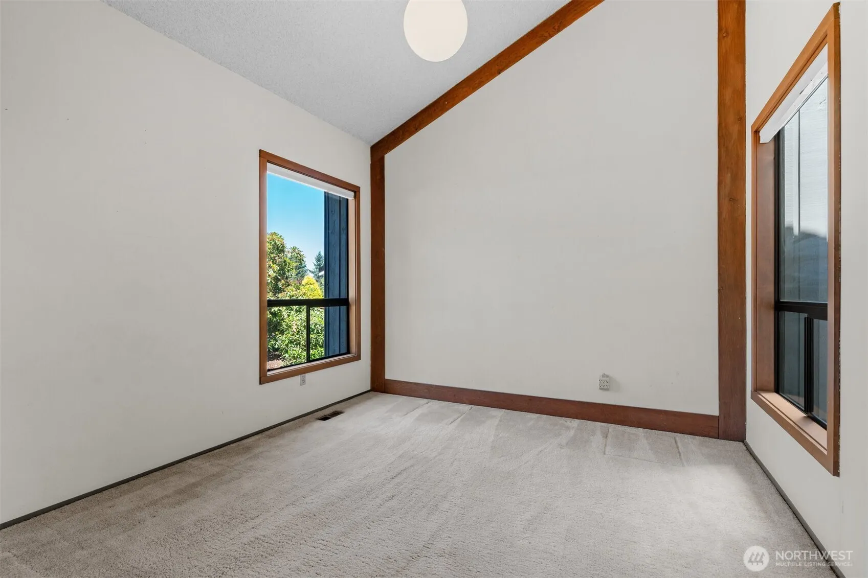 Property photo for 4630 142nd Place Se, Bellevue photo 5
