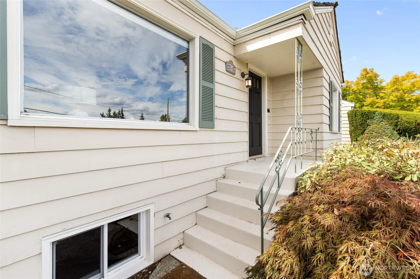 Property photo for 2545 36th Avenue W, Seattle photo 2