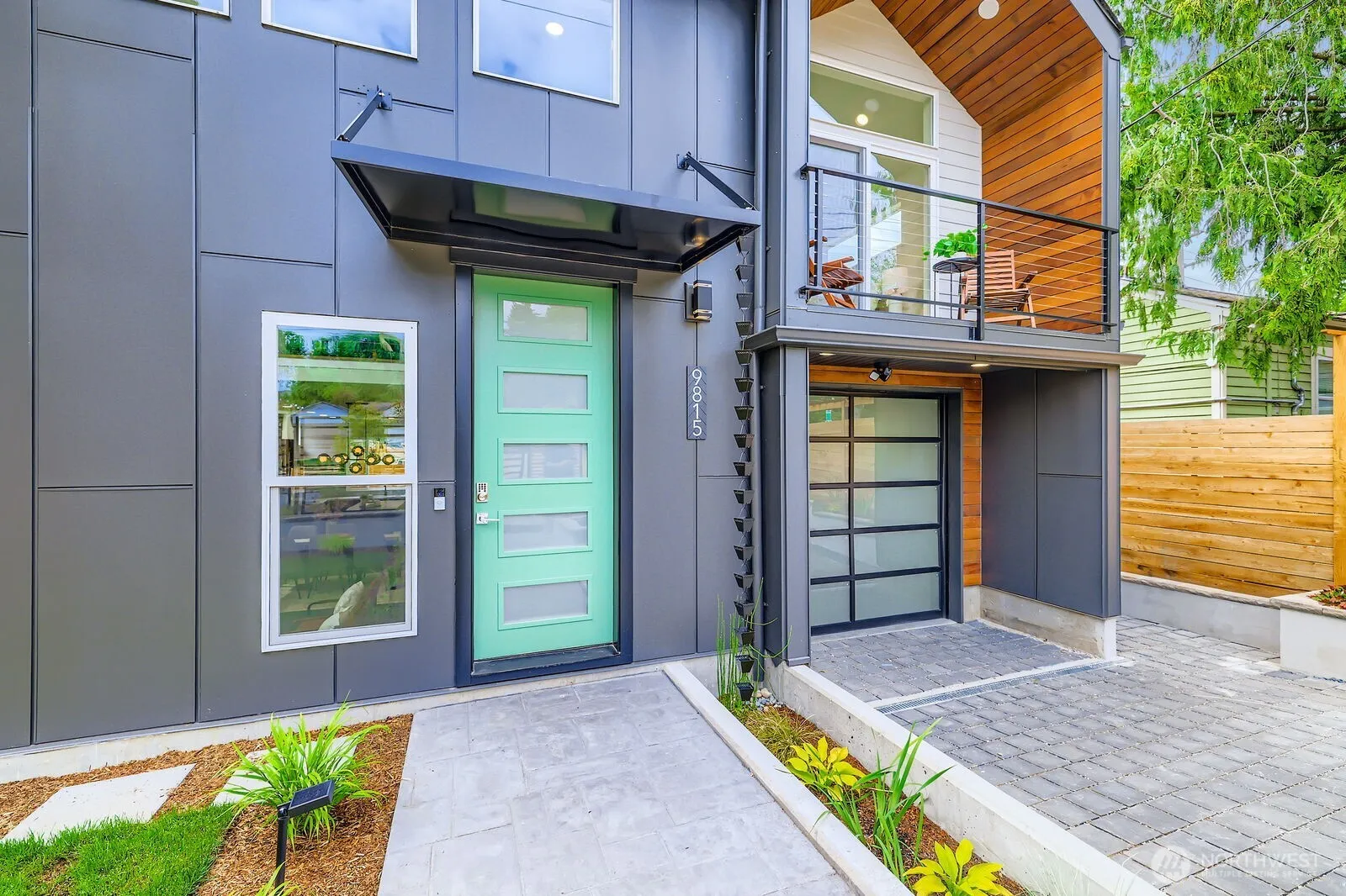 Property photo for 9815 Fremont Avenue N, Seattle photo 4