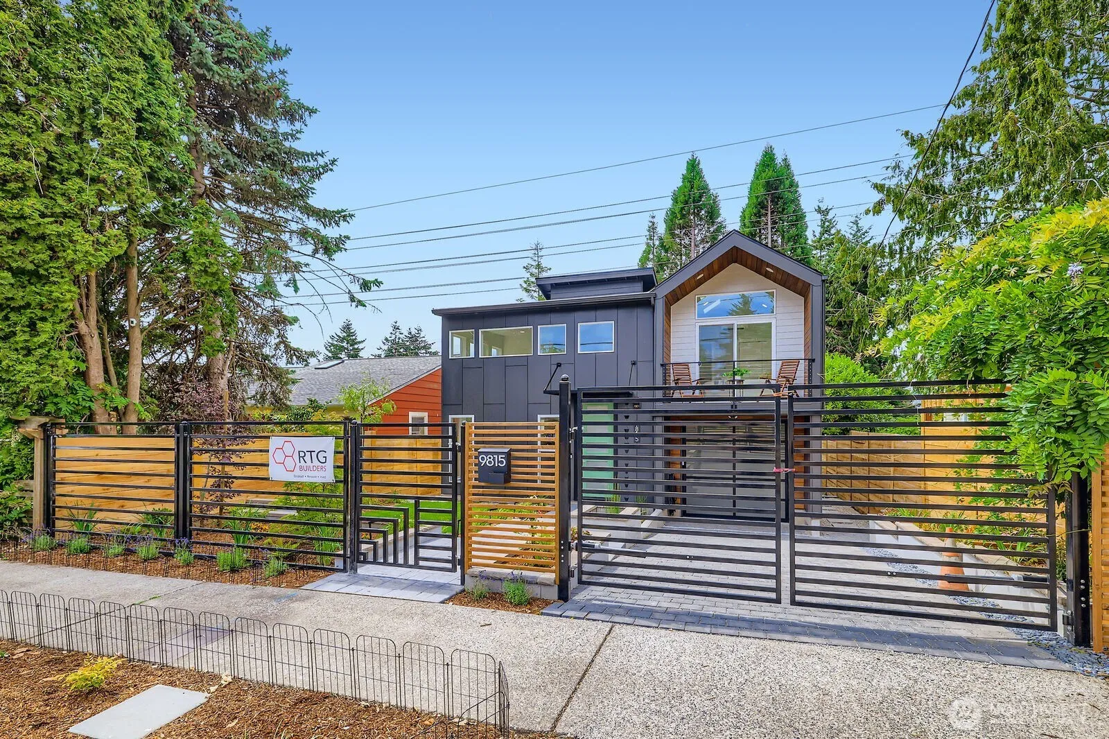 Property photo for 9815 Fremont Avenue N, Seattle photo 3
