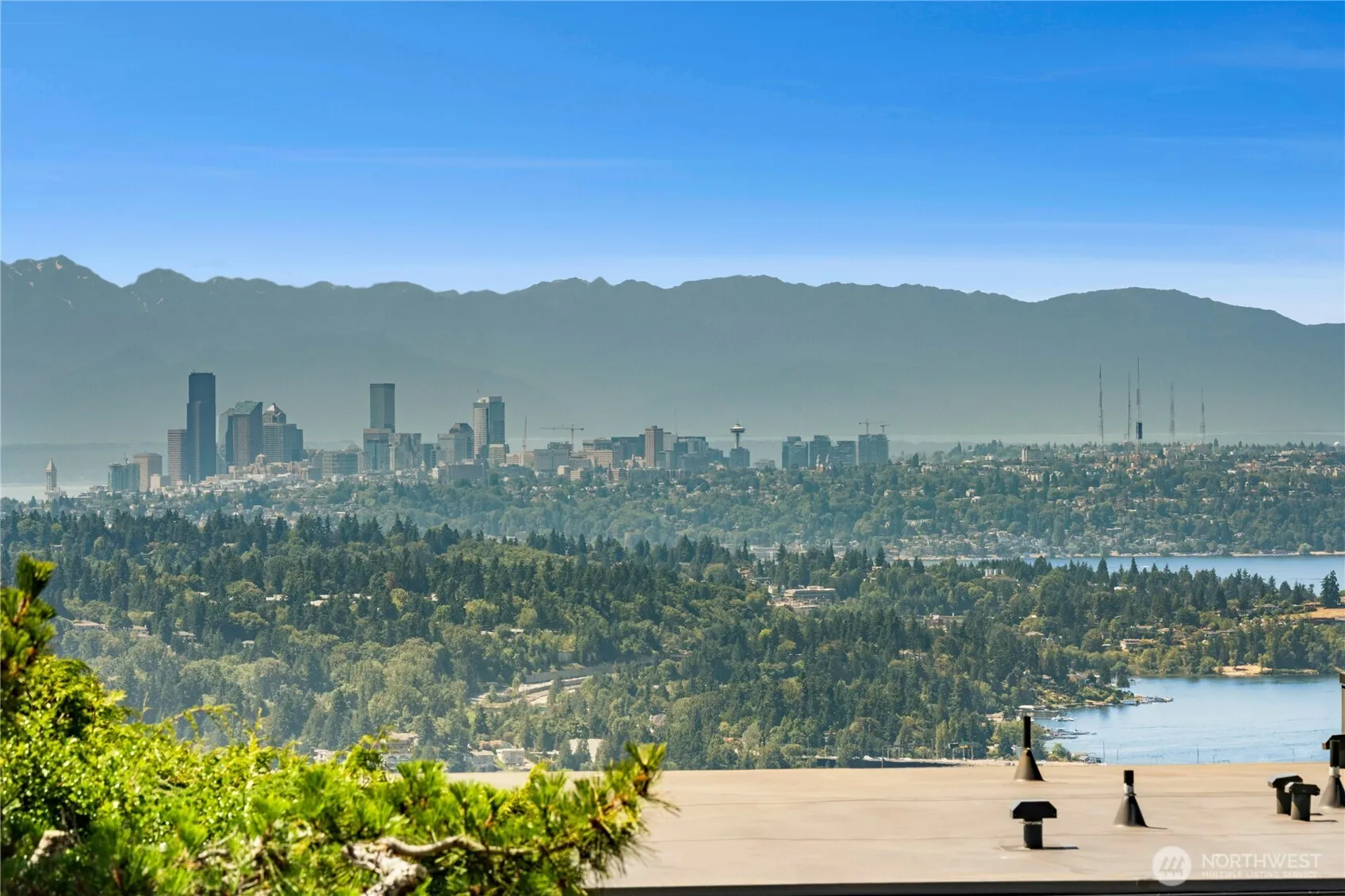 Property photo for 14000 Somerset Boulevard Se, Bellevue photo 2