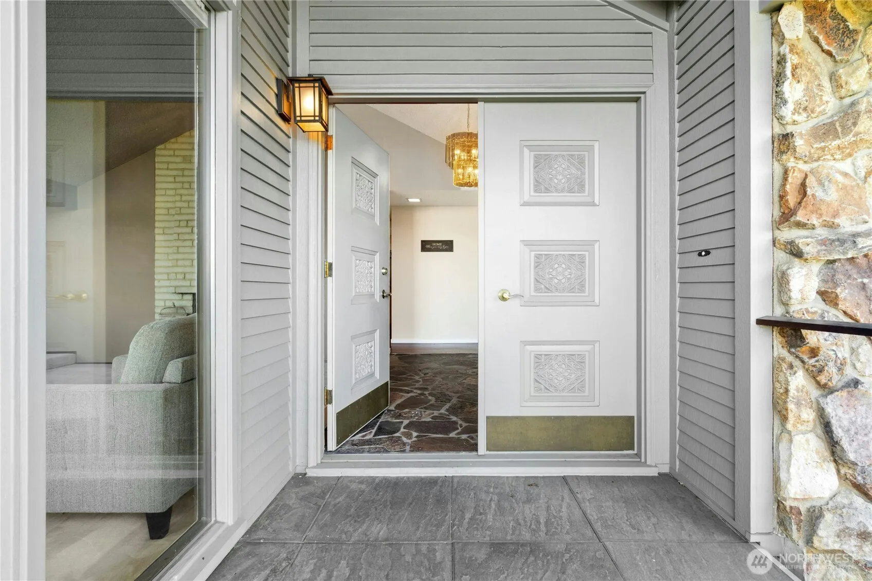 Property photo for 14000 Somerset Boulevard Se, Bellevue photo 3