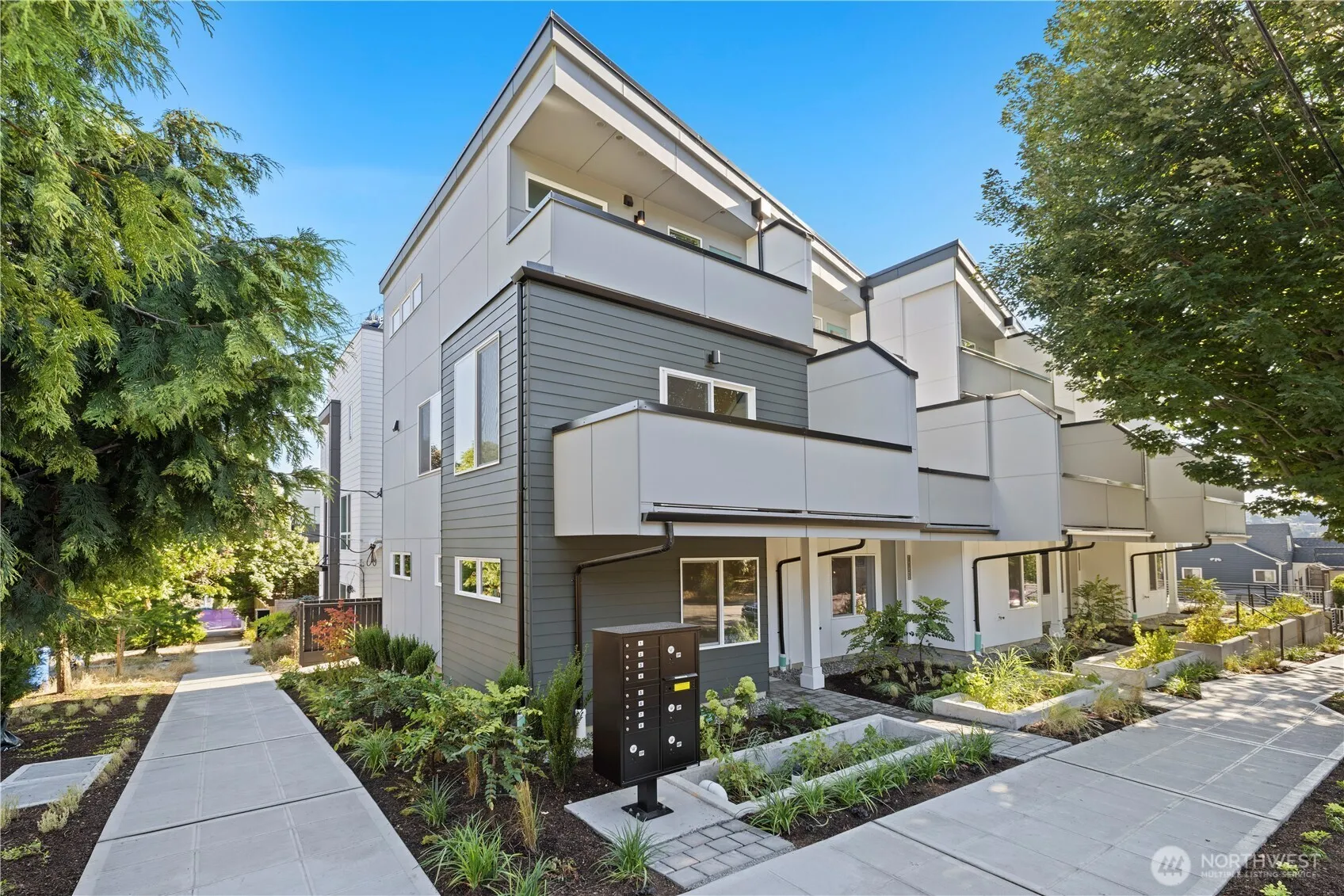 Property photo for 105 C Nw 39th Street, Seattle photo 3