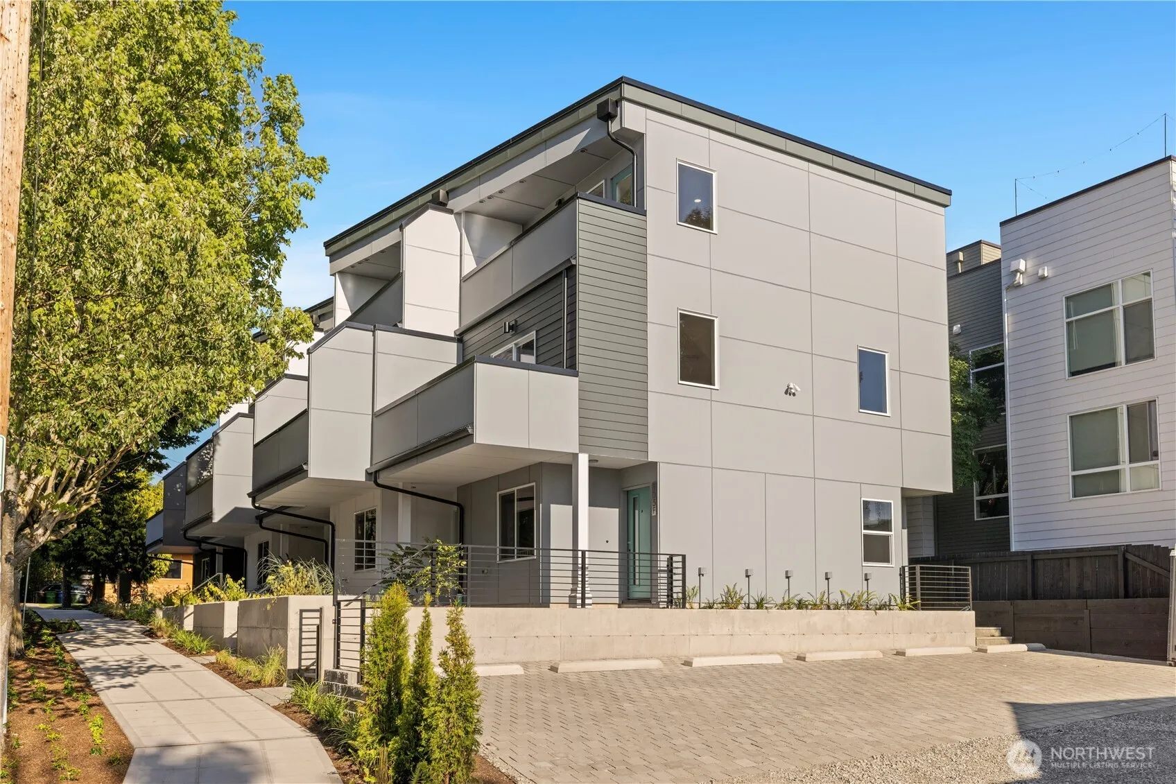 Property photo for 105 C Nw 39th Street, Seattle photo 4